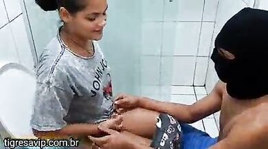 Bathroom mai office girl ka boss se anal sex wala desi mms viral