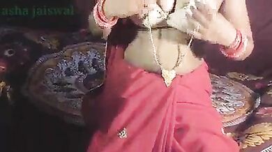 Asha Jaiswal ne corn ko boobs par ragad kar fuck masti ki