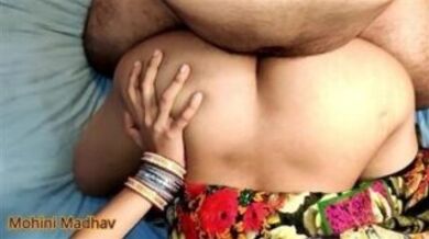 Mohini bhabhi Hindi mai gandi gaali dete hue mast chudi