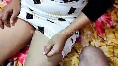 Chudasi bhabhi ne devar ke saath jordaar sex masti ki