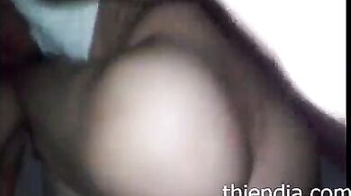 Noida mai kaamwali ki maalik ke saath Indian sex masti