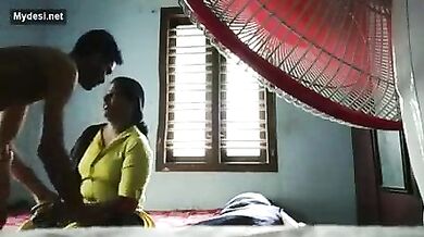 Natkhat padosan ne ghar par chore se apni bur chudwai