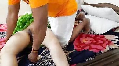 Sauteli jawan saas ne damaad se ghar par chut marwai