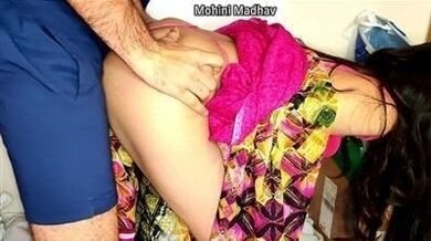 Naughty aunty ne shopkeeper se hot Indian sex kiya