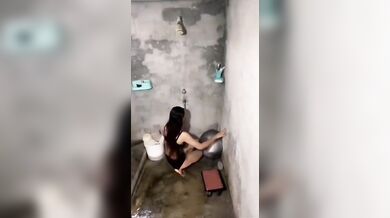 Paki Muslim girl bathroom me sex karti hai cousin sath