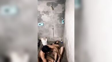 Paki Muslim girl bathroom me sex karti hai cousin sath