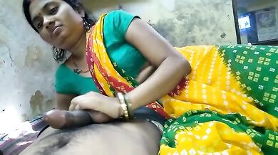 Bhojpuri bhabhi lund hilati hai devar ka chudai se pahle