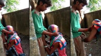 College ladki lund chus rahi thi mawali ladke ka pakdi gayi