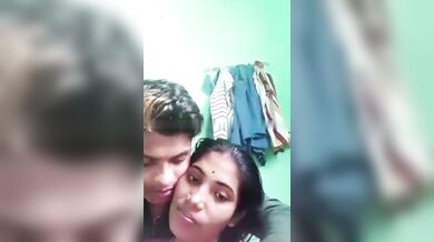 Village young bhabhi ka purana aashiq chut chodne ghar aaya