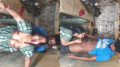 Rasoi ghar me kaam karti bhabhi ke mote boobs dabaya devar