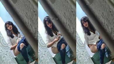 Jeans pehni Delhi college ladki ko susu karte record kiya