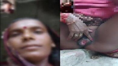 Gaon ki chachi kala bhosda dikhati hai video call par BF ko