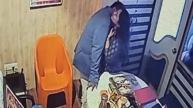 Pune wife ko choda Ashok Kharat Nashik baba viral video