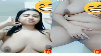 Hot South Delhi girl ne shaved pussy record kiya nude MMS me