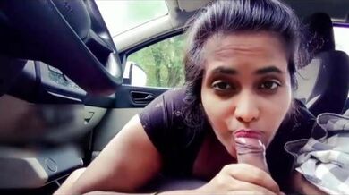 Tamil MILF car me blowjob deti hai lover ko khush karne MMS