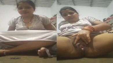 Bihari chachi ne nighty uthakar apni gulabi chut dikhayi MMS