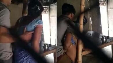 Darbhanga bhabhi ki chudai kiya padosi chupke se ghar aakar