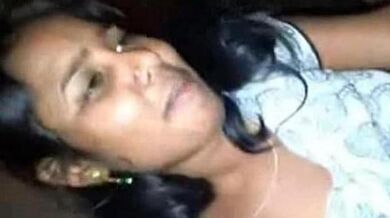 Chudasi bhabhi padosi night me sex karte hain secret me clip
