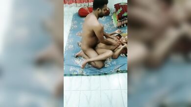 Bengali boudi ki nangi karke choda padosi ne ghar aakar clip