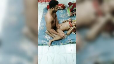 Bengali boudi ki nangi karke choda padosi ne ghar aakar clip