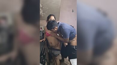 Gaon ki jawan biwi chudai masti karti hai chapri dost sath