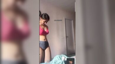 Cute Indian girl juicy boobs dikhakar BF ka lund khada kiya