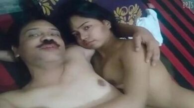 Bhadwa chacha incest masti karta hai nangi ladki ke sath MMS