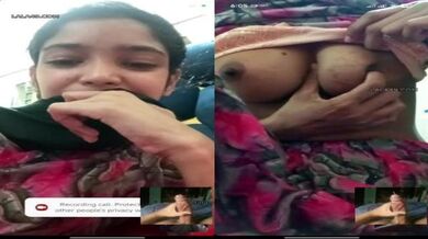 Dehati Bengali ladki boobs dikhayi video call par lover ko