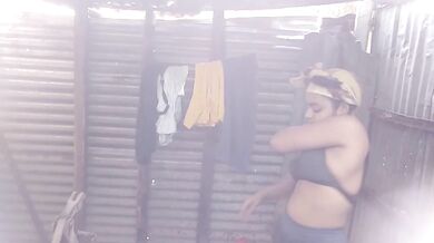 Dehati nangi ladki ko kapde pehante record kiya chupke se bf