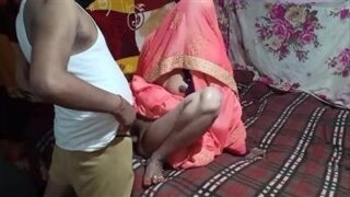 Suhaagraat par sundar dulhan ke pussy fuck ki Hindi bf